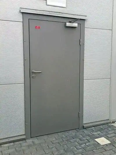 Resistentes puertas industriales de impacto diseñadas por Wiejak.